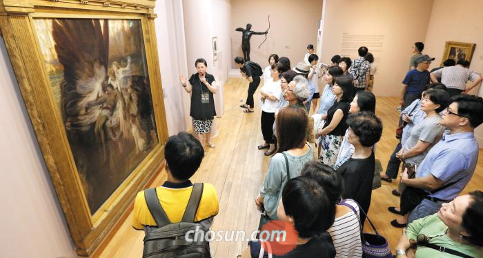 ������Ʈ �����������塯�� ������ 11�� �Ҹ��̼������� ����Ʈ�� ������ ������ ����ī�罺�� ���� �ֵ����� �����ϰ� �ִ� ��������. �ָ� �׸����ô� �ְ� �û翴�� ���׿��ɸ��� û������ ���δ�.