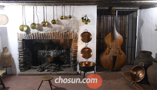 
	�ֹ��ǰ�� �������̽��� �Բ� ���õ� ��ī�����ÿ� ������ �ڹ��� ����.
